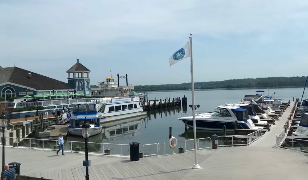 a port city and flag on the wooden path, the boats on the water